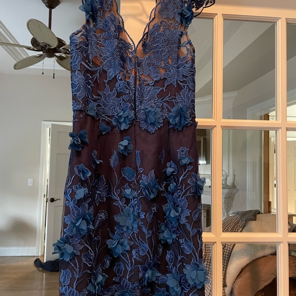 Marchesa Notte dress size 6 perfect condition very elegant great color - Picture 4 of 5